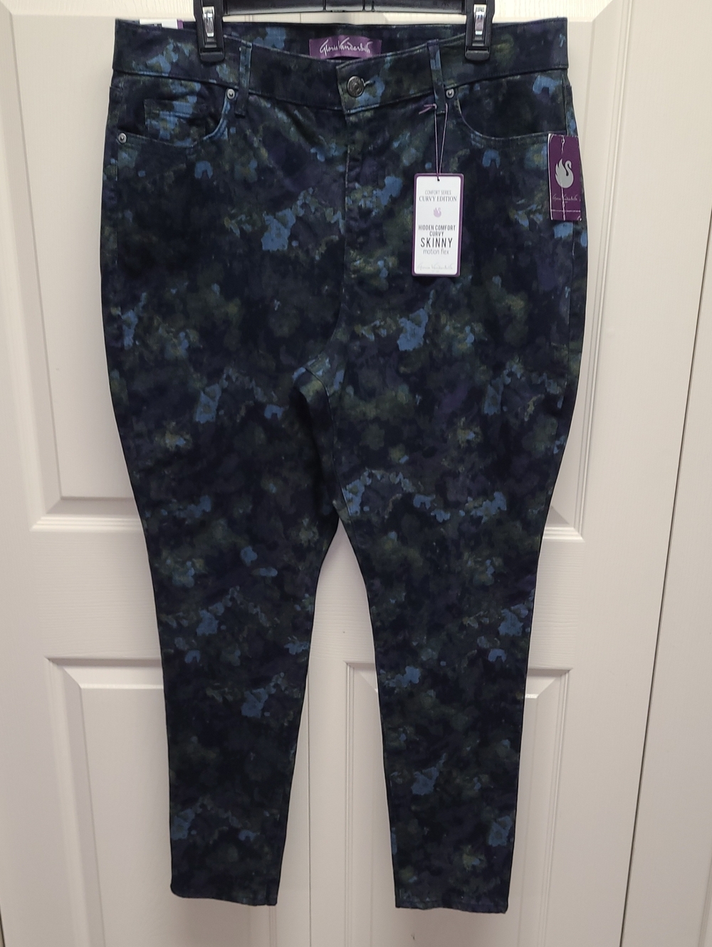 NWT Gloria Vanderbilt Comfort Curvy Skinny Jeans in Navy Abstract Floral Camo 18